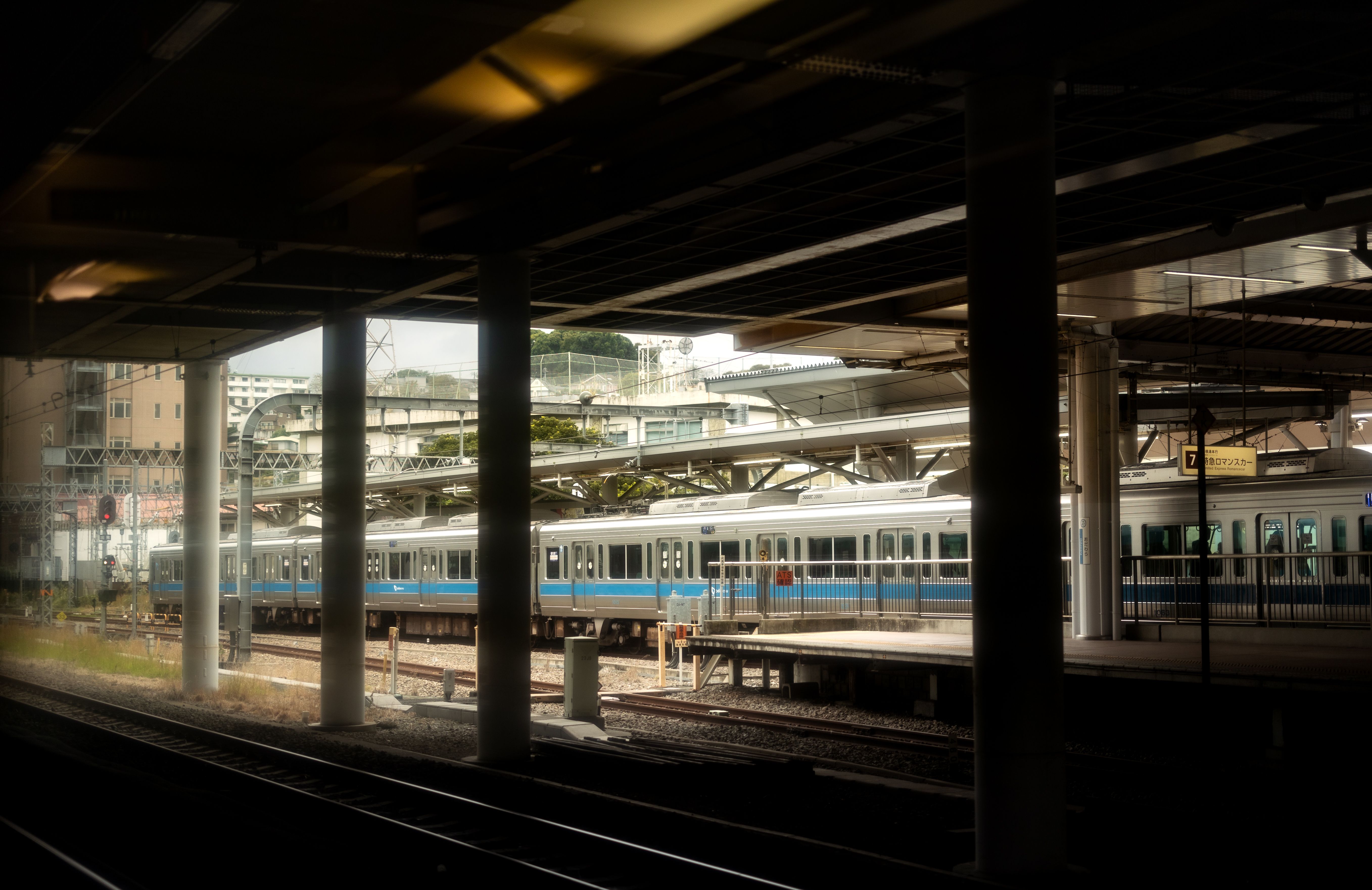 みなとみらい線ホームに停車する電車